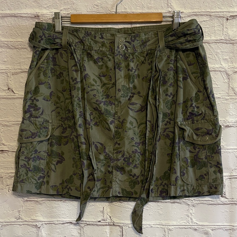 🌿5/$25 Eddie Bauer Floral Cargo Skirt